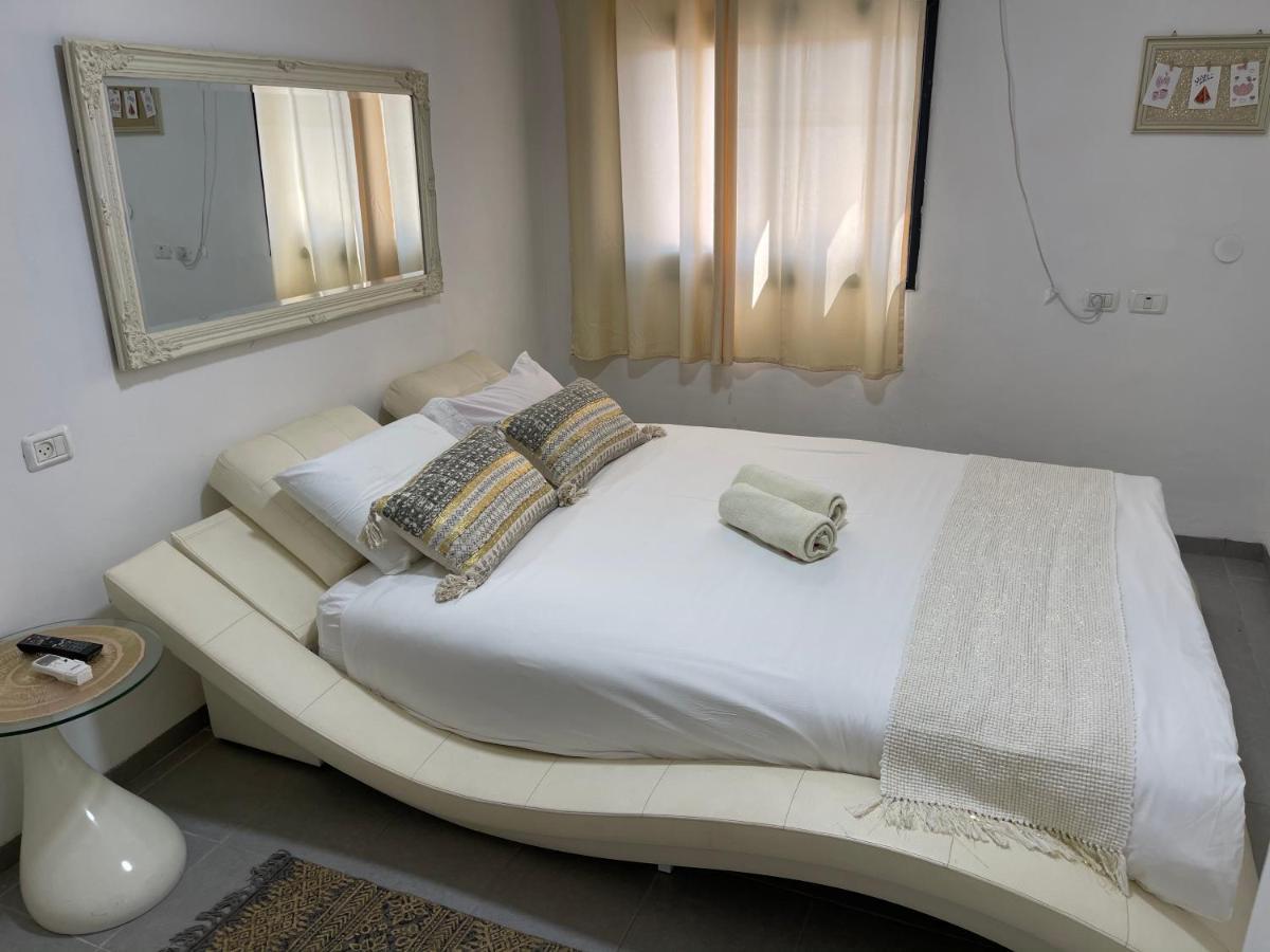 Housing Unit In The Moshav Apartment Mishmār Hāyardin Bagian luar foto