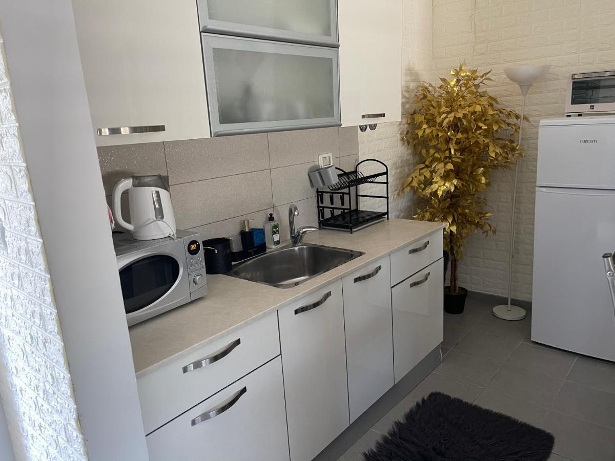 Housing Unit In The Moshav Apartment Mishmār Hāyardin Bagian luar foto