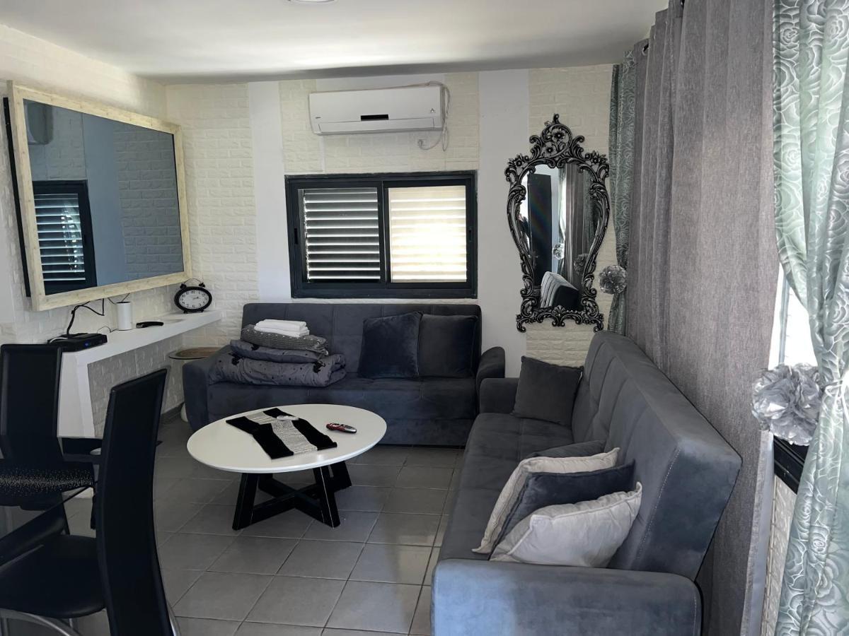 Housing Unit In The Moshav Apartment Mishmār Hāyardin Bagian luar foto